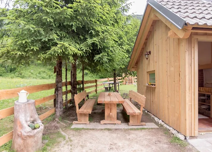 بيت للعطل Lizina Hiska House Bohinj